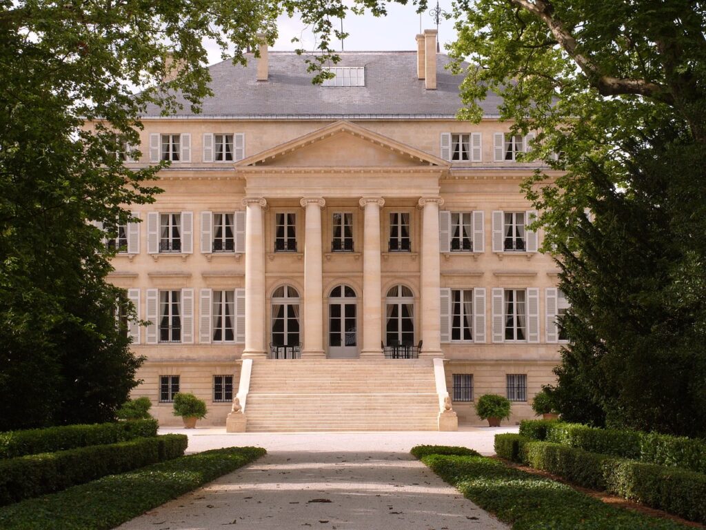 découvrez l'univers fascinant de margaux, un lieu d'exception alliant art, culture et gastronomie. plongez dans une expérience unique au cœur des racines viticoles françaises et laissez-vous envoûter par la beauté de ce terroir. explorez nos articles pour en savoir plus sur les merveilles que margaux a à offrir.